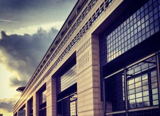 Associés et actionnaires de sociétés – Revenus soumis à l’impôt sur le revenu et à l’impôt sur les sociétés Le Ministère de l’Économie et des Finances à Bercy (Paris)