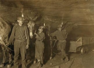 Les apports de l’école sociotechnique à la théorie des organisations L'école sociotechnique a pris comme exemple pour son analyse le cas d'une mine.