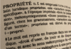 Les attributs de la propriété PROPRIÉTE n. f. est emprunté (1174-1176) au latin juridique prŏprĭĕtās, -ātis « caractère propre, spécifique », à l’époque impériale « droit de possession », métonymiquement « chose possédée » et, au figuré, chez les grammairiens, « caractère adapté d’un terme »; prŏprĭĕtās est dérivé de proprĭus (=> propre).