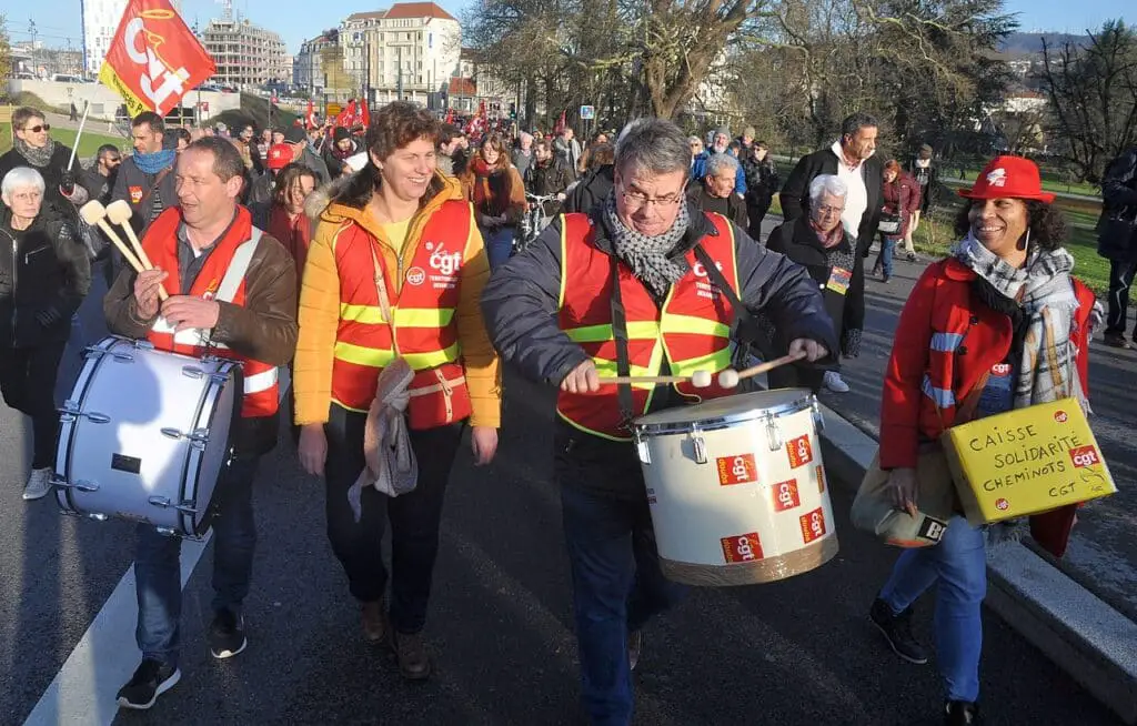Caisse de grève ambulante lors de la manifestation contre la réforme des retraites de Besançon (10 décembre 2019)
