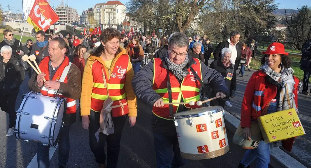 Caisse de grève ambulante lors de la manifestation contre la réforme des retraites de Besançon (10 décembre 2019)