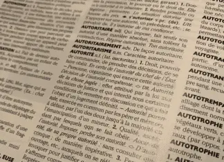 Une autorité publique affirmée par le droit constitutionnel
