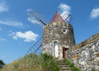 Histoire de l’énergie éolienne : du moulin à vent à l’éolienne