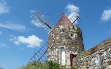 Histoire de l’énergie éolienne : du moulin à vent à l’éolienne