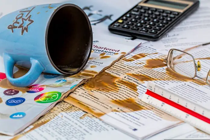 Dans une hiérarchie, tout employé a tendance à s'élever à son niveau d'incompétence, avec pour corollaire qu'avec le temps, tout poste sera occupé par un employé incapable d'en assumer la responsabilité. Dans une hiérarchie, tout employé a tendance à s'élever à son niveau d'incompétence, avec pour corollaire qu'avec le temps, tout poste sera occupé par un employé incapable d'en assumer la responsabilité.