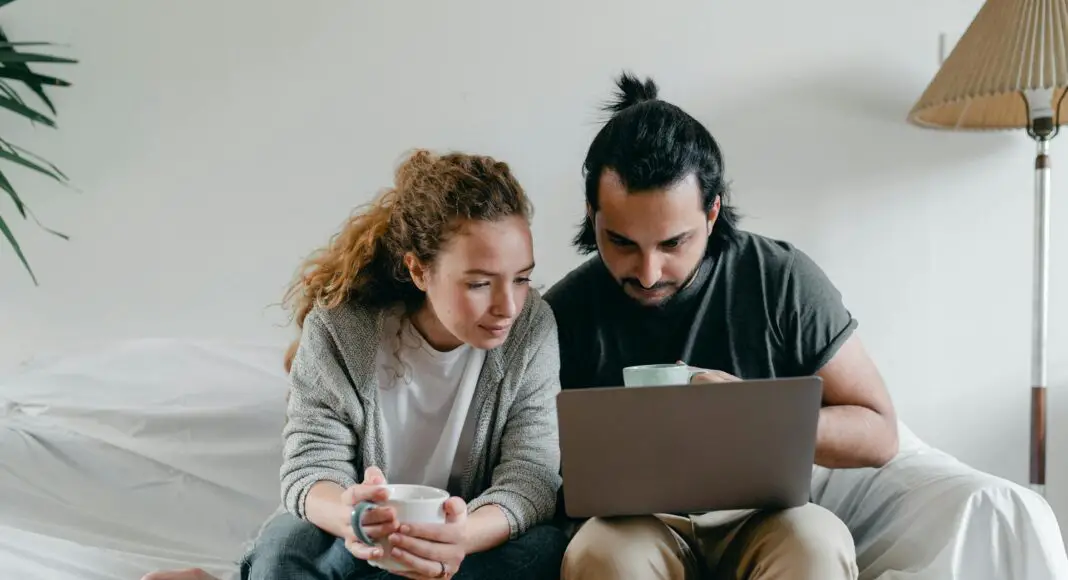 Les technologies numériques ont introduit de nouvelles pratiques qui redéfinissent les interactions entre les acteurs du marché.