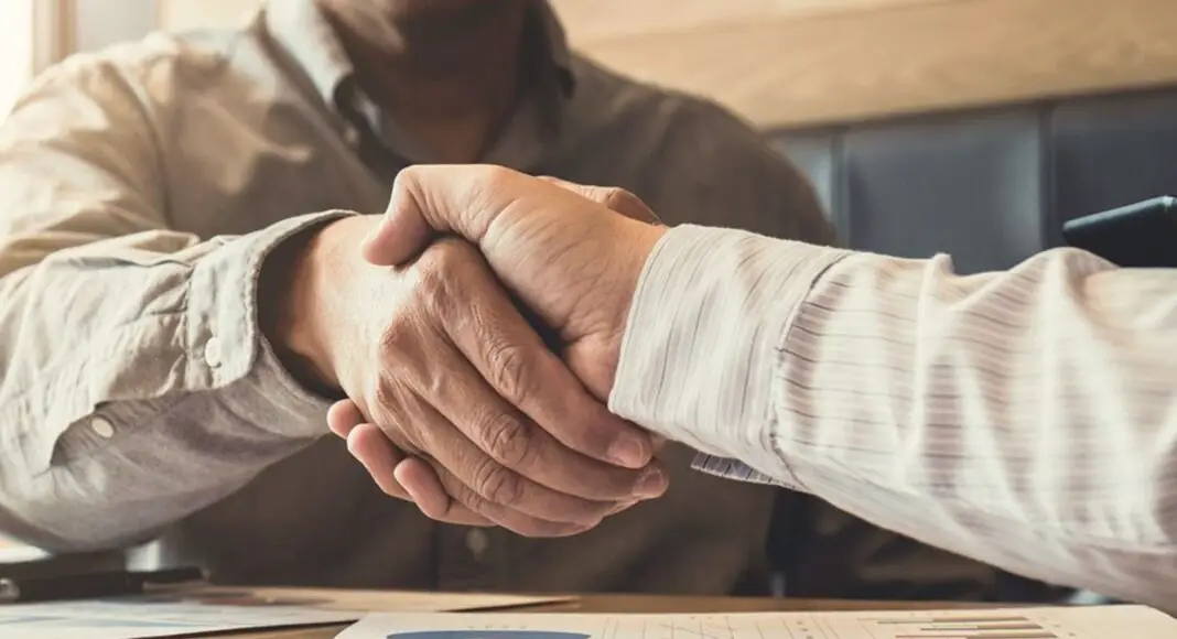 Coase et Williamson ont développé la théorie des coûts de transaction. Quelle est cette théorie contractuelle ?