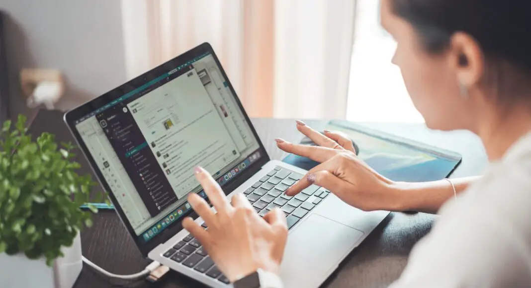 Depuis la pandémie de Covid-19, savoir travailler à distance est devenu indispensable tant pour les entreprises que pour les organisations.