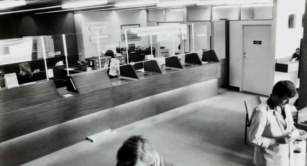 Les banques centrales se chargent de la régulation du système financier, de la stabilisation des prix et d'une croissance économique saine.