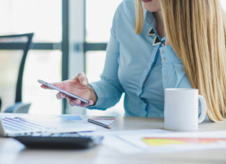 Travailler dans la gestion administrative : une fonction clé au cœur des organisations Travailler dans la gestion administrative est une profession qui revêt une importance capitale au sein de toute structure, qu’il s’agisse d’une petite entreprise ou d’une grande organisation.