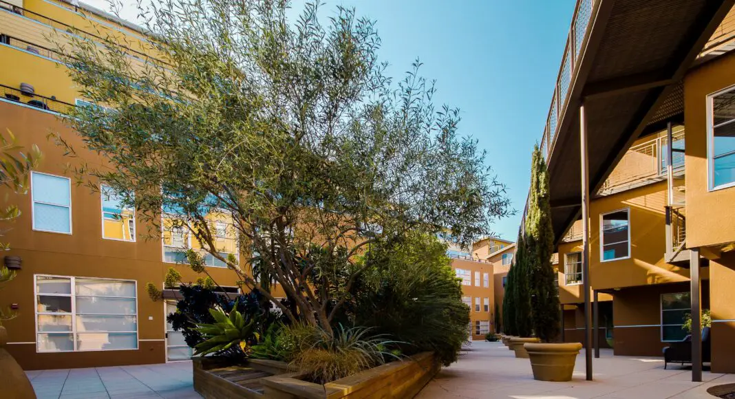 Être copropriétaire est bien, mais les problèmes ne manquent pas. Si ce n’est pas les nuisances sonores, c’est peut-être la mauvaise gestion du syndic. Pour maintenir une cohabitation harmonieuse, quelles sont alors les règles de base à connaître et à respecter ? Découvrez-les ici !