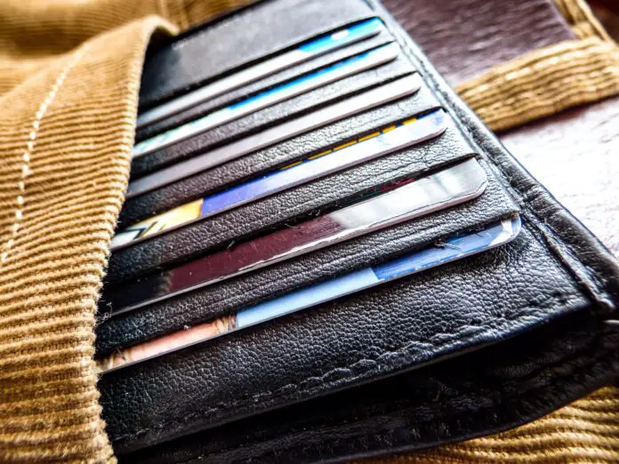 Les cartes bancaires sont peut-être omniprésentes dans notre quotidien, mais leur fonctionnement demeure souvent mal compris. Les cartes bancaires sont peut-être omniprésentes dans notre quotidien, mais leur fonctionnement demeure souvent mal compris.