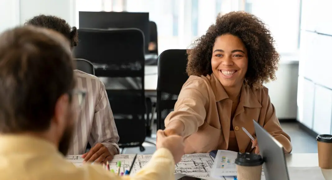 À une époque où les entreprises se développent et recrutent des talents à l’étranger, les professionnels des ressources humaines doivent dorénavant maîtriser l’anglais RH.