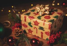 Chèques-cadeaux : quelles sont les règles à respecter ? Les chèques-cadeaux permettent aux employeurs de récompenser et motiver leurs salariés. Quel est leur traitement fiscal et social ?