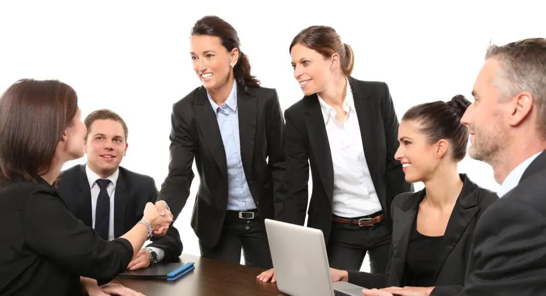Le manager de transition est aujourd’hui de plus en plus sollicité par les entreprises. Ce professionnel possède les compétences nécessaires pour aider ces sociétés à surmonter les défis imprévus qui surviennent. Vous découvrirez ici plus d’informations sur le rôle du manager de transition dans une entreprise.