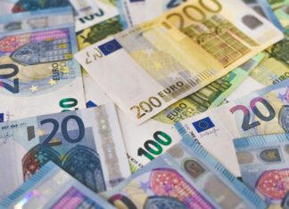 Domiciliation bancaire, un outil essentiel pour la vie financière La domiciliation bancaire désigne le processus par lequel une personne ou une société choisit une banque spécifique pour y ouvrir un compte.