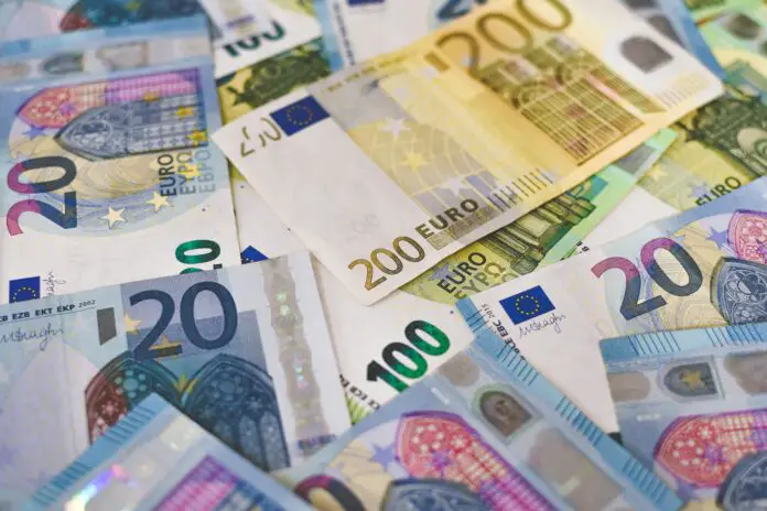 La domiciliation bancaire désigne le processus par lequel une personne ou une société choisit une banque spécifique pour y ouvrir un compte. La domiciliation bancaire désigne le processus par lequel une personne ou une société choisit une banque spécifique pour y ouvrir un compte.