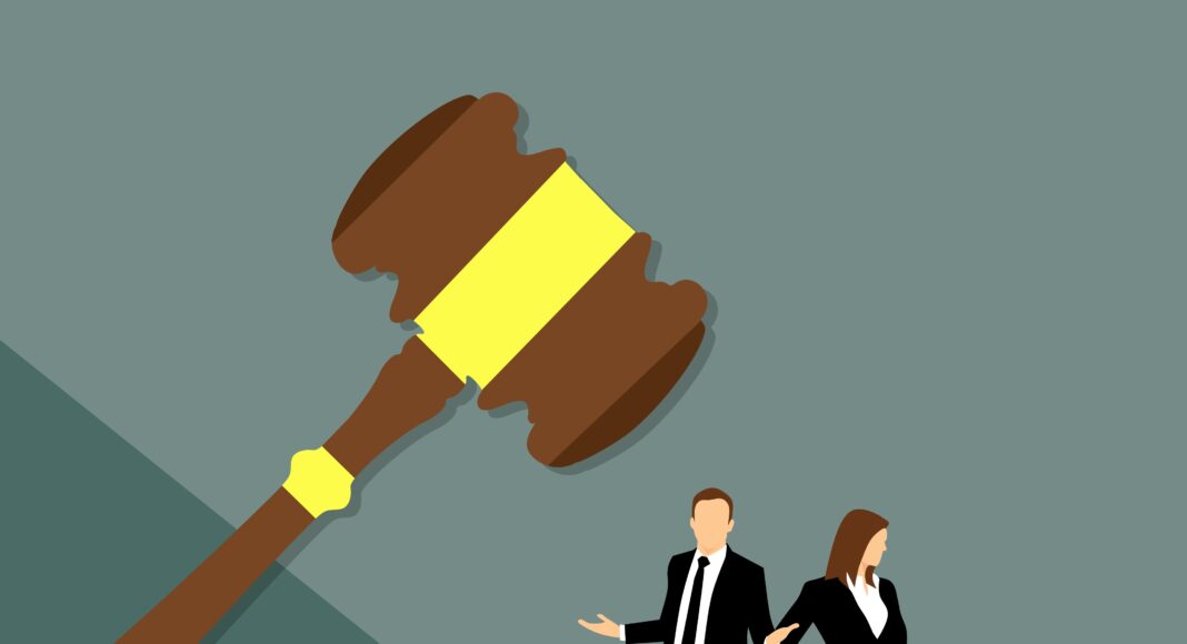 Historiquement, l'adultère était considéré comme un délit pénal en France. Cependant, depuis 1975, ce n'est plus le cas.