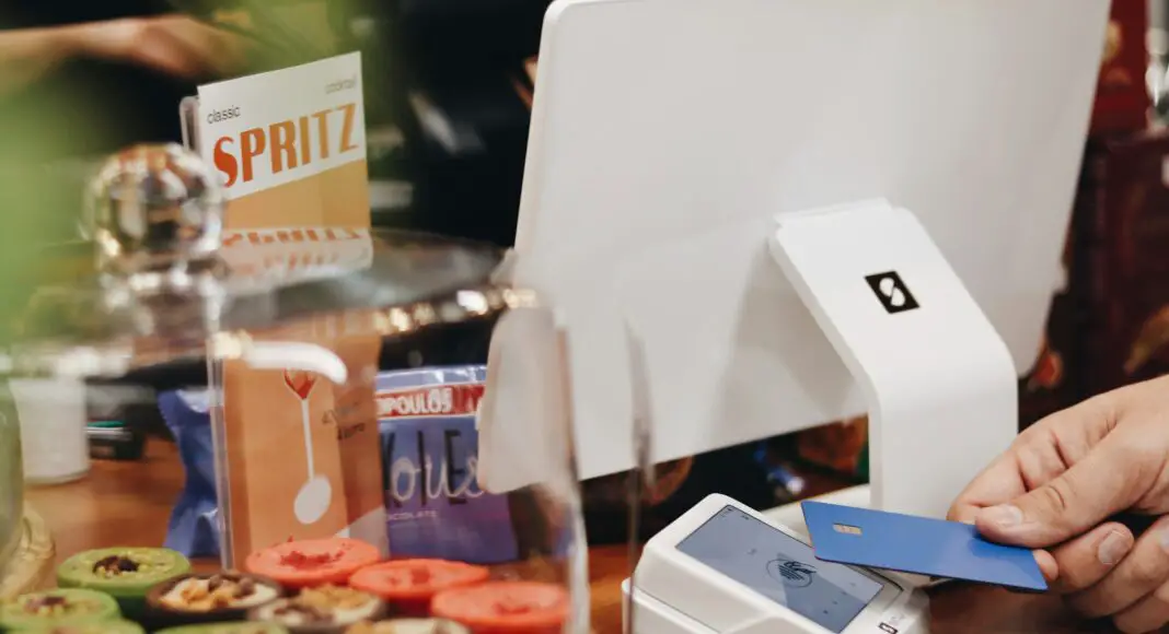 La réglementation de la facturation électronique s’impose de plus en plus comme un standard en France. À travers des obligations, ce processus vise à renforcer la transparence fiscale et simplifier les transactions commerciales.