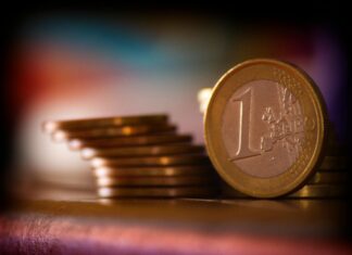 Livret d’Épargne Populaire (LEP) : plafond, versements, taux… Le Livret d'Épargne Populaire (LEP) est le livret d'épargne proposé par les banques françaises dont le rendement est le plus intéressant.