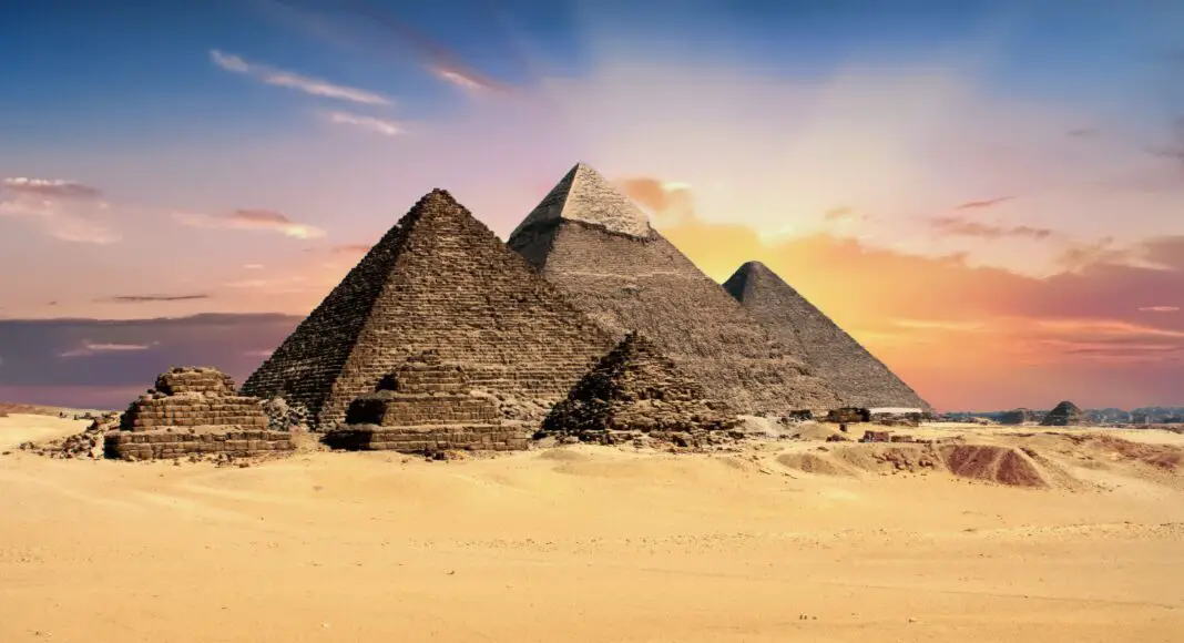 Un voyage en Égypte en avril offre des conditions idéales avec une température moyenne de 22°C permettant de bien explorer ses trésors.