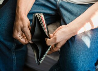 Compte bancaire et saisie : ce que la loi permet de protéger