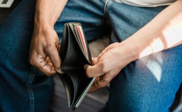 Compte bancaire et saisie : ce que la loi permet de protéger