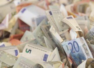 Crédit professionnel : caractéristiques et typologie Découvrez les différentes formes de crédit professionnel (prêt amortissable, crédit-bail, affacturage…), leurs caractéristiques, conditions d'obtention et conseils pour financer efficacement votre activité.