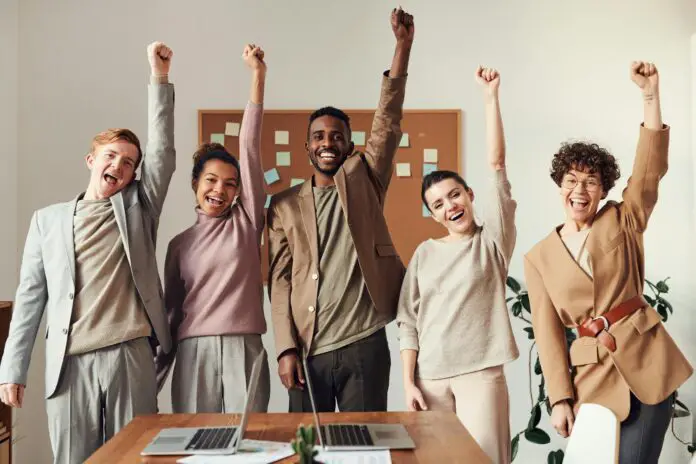 Le rapport Gallup 2025 met en lumière la baisse de l’engagement au travail et l’urgence d’accompagner les managers face aux défis de l’IA. Le rapport Gallup 2025 met en lumière la baisse de l’engagement au travail et l’urgence d’accompagner les managers face aux défis de l’IA.
