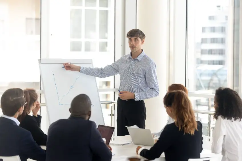 L’entreprise garde la main, avec un partenaire en appui constant. Elle ne subit plus l’événement : elle y répond avec rigueur.