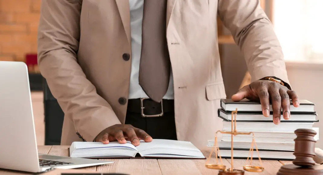 Un programme en droit des sociétés doit être dispensé par un établissement reconnu pour la qualité de son enseignement.