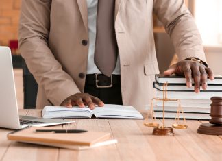 Comment choisir la bonne formation en droit des sociétés ? Un programme en droit des sociétés doit être dispensé par un établissement reconnu pour la qualité de son enseignement.