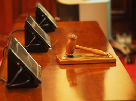 Combien coûte un avocat pour une audience ? Tarifs 2025 Face à une convocation au tribunal, savoir combien coûte un avocat pour une audience devient crucial pour votre budget.
