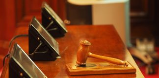 Combien coûte un avocat pour une audience ? Tarifs 2025 Face à une convocation au tribunal, savoir combien coûte un avocat pour une audience devient crucial pour votre budget.