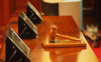 Combien coûte un avocat pour une audience ? Tarifs 2025 Face à une convocation au tribunal, savoir combien coûte un avocat pour une audience devient crucial pour votre budget.