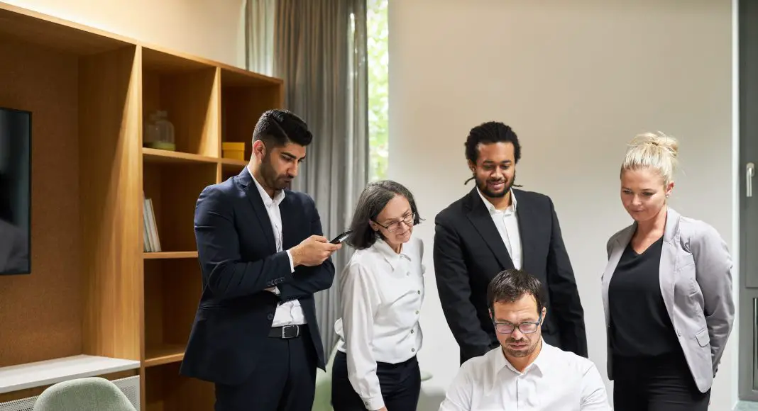 Créer une startup impose souvent d’aller vite, avec des moyens limités et des priorités qui changent en permanence.