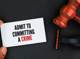 CRPC : comment fonctionne ce plaider-coupable en droit pénal ? La CRPC concerne un majeur qui reconnaît les faits reprochés et accepte une peine proposée sans passer par le tribunal classique.