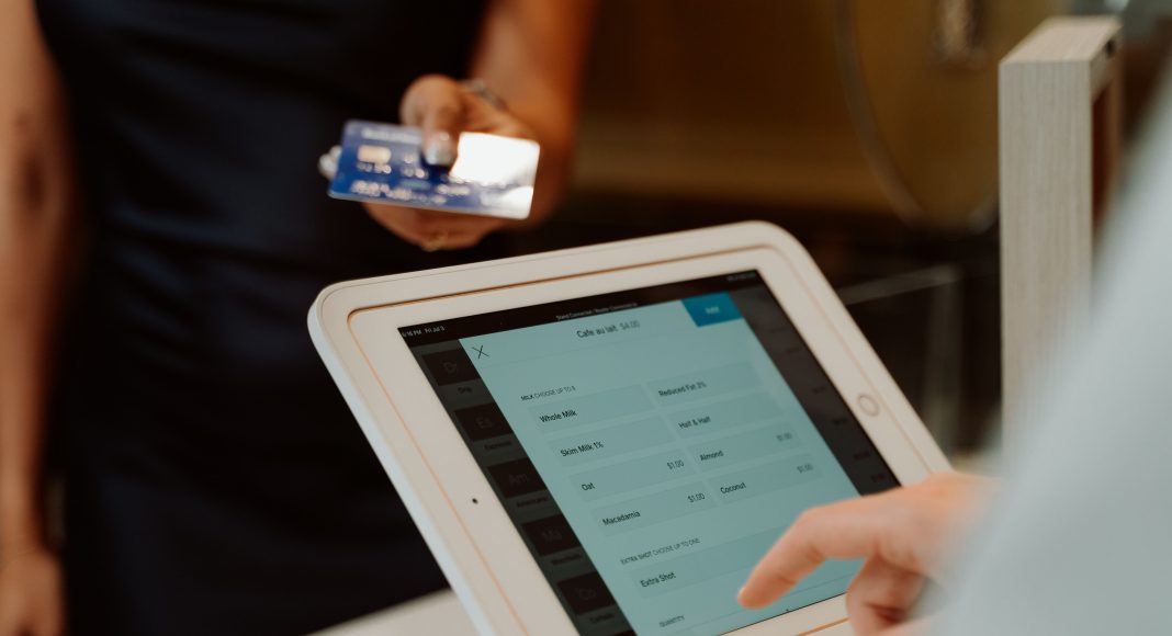 Encaisser un client, l'une des opérations les plus simples de la vie d'un commerce, comporte des règles à respecter.